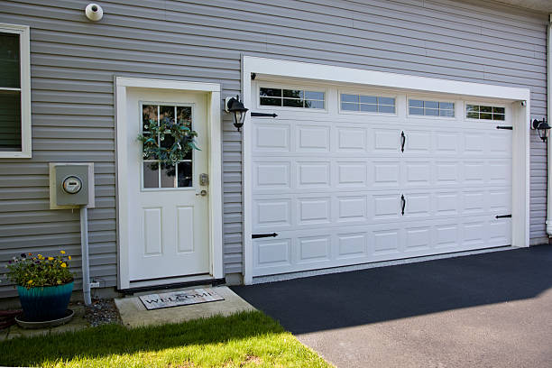 24/7 Emergency Garage Door Panel Replacement experts in Stallion Springs, CA